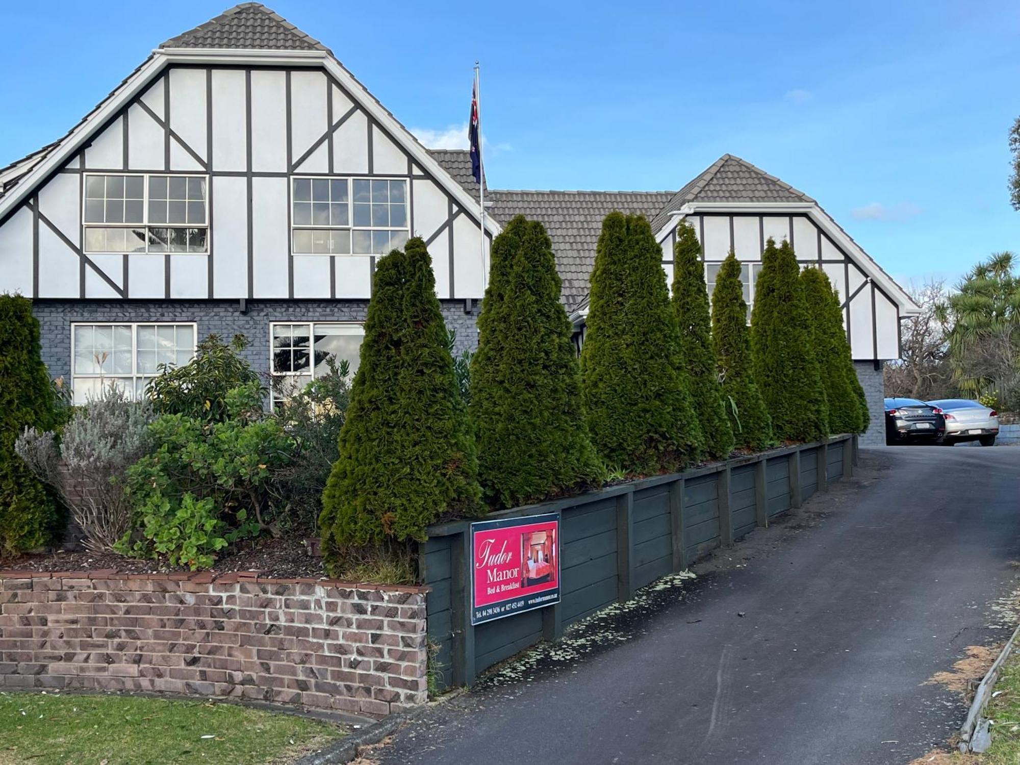 Tudor Manor Bed & Breakfast Paraparaumu Esterno foto