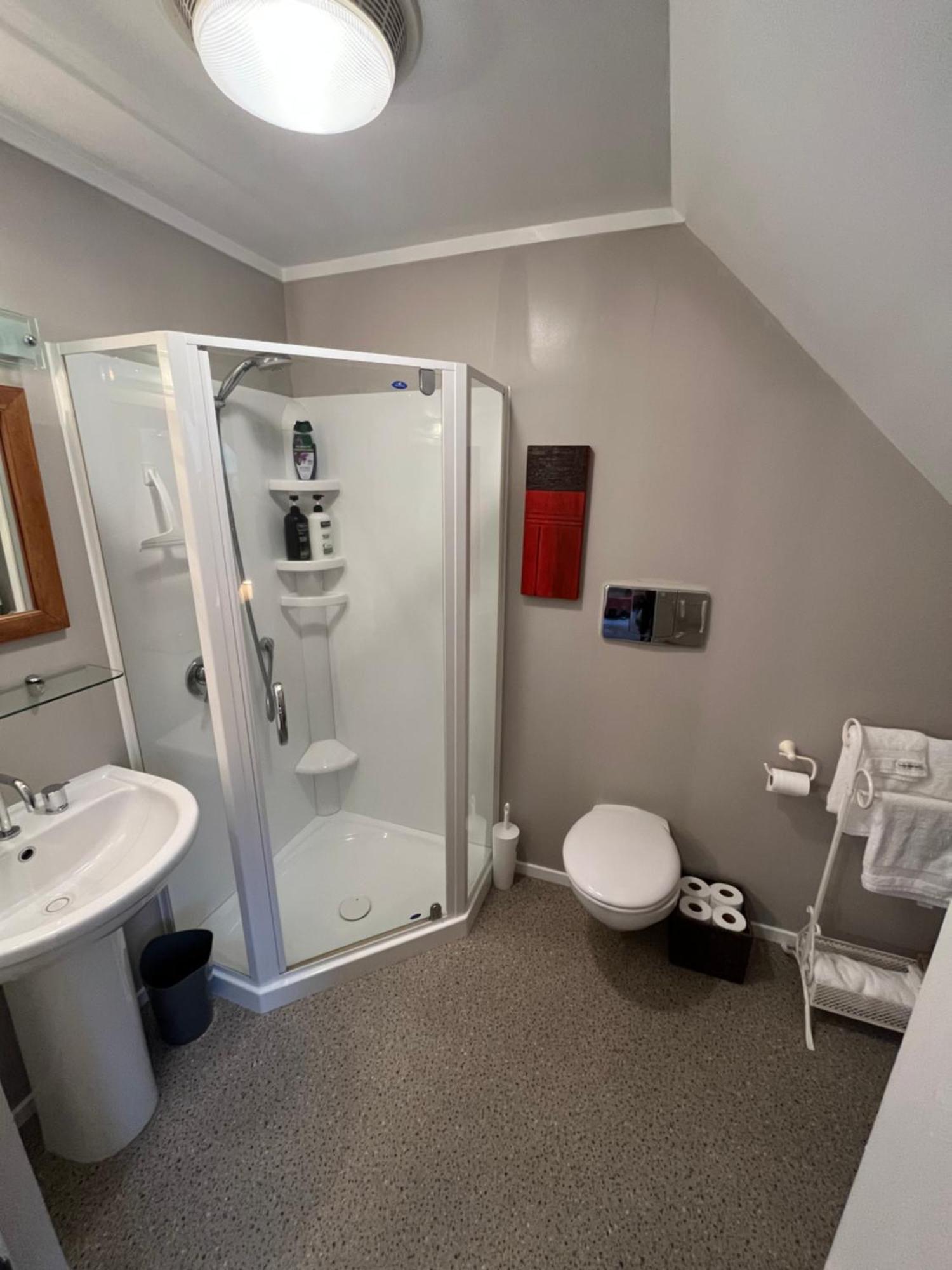 Tudor Manor Bed & Breakfast Paraparaumu Esterno foto