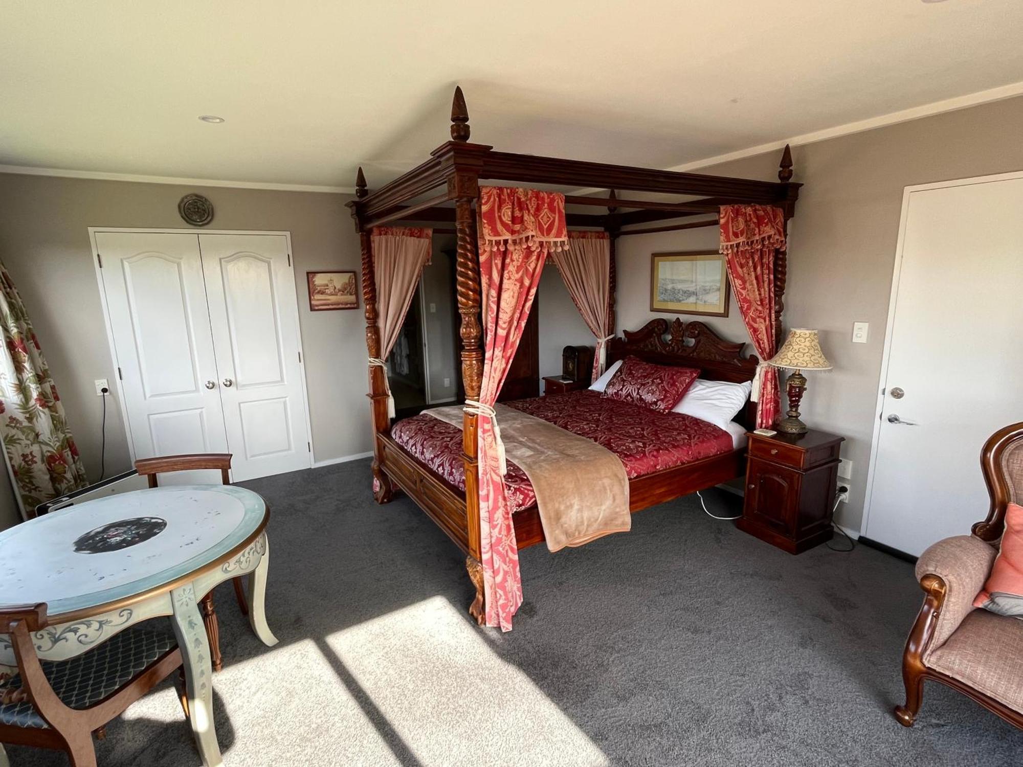 Tudor Manor Bed & Breakfast Paraparaumu Esterno foto
