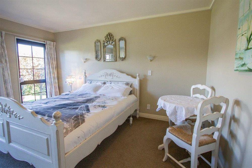 Tudor Manor Bed & Breakfast Paraparaumu Esterno foto