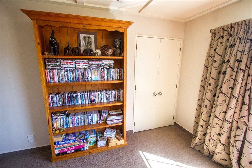 Tudor Manor Bed & Breakfast Paraparaumu Esterno foto