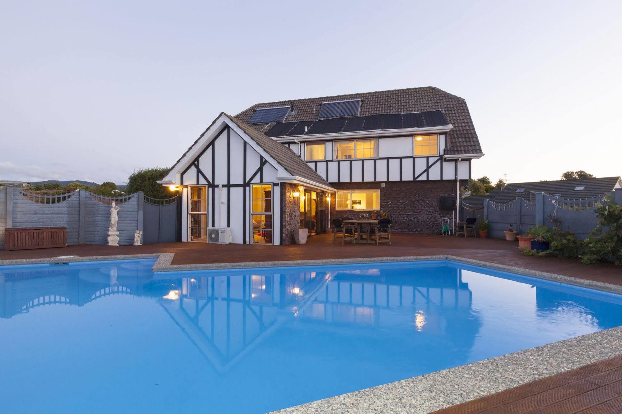 Tudor Manor Bed & Breakfast Paraparaumu Esterno foto